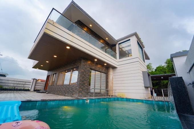 Cabana Luxury Palace Villa Lonavala Exterior photo